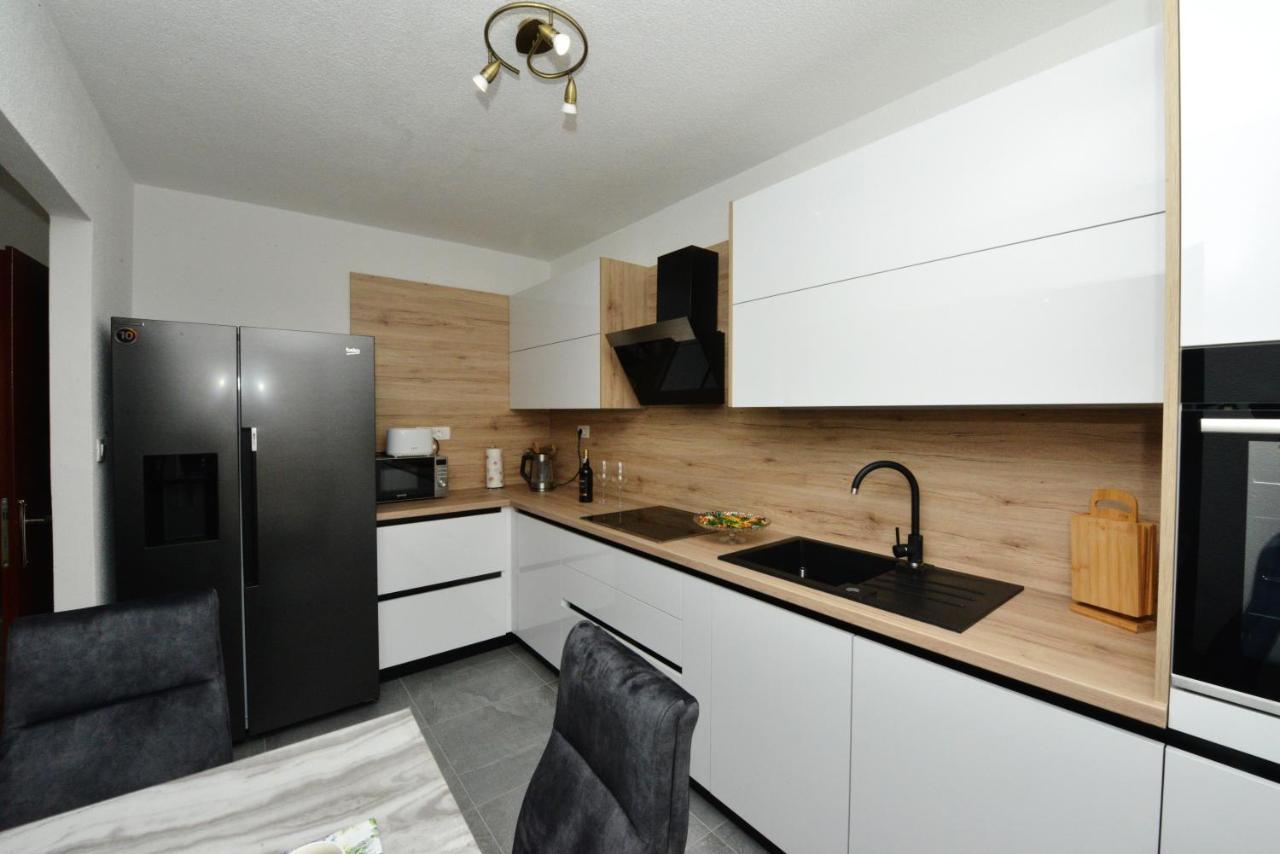 Apartmani Ivan Kaštela Exteriör bild