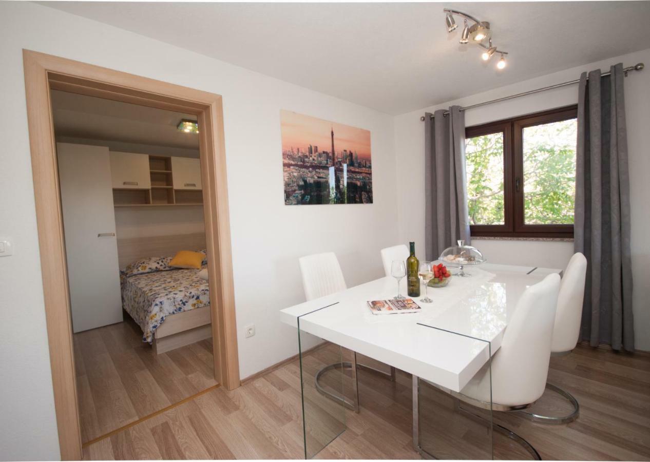 Apartmani Ivan Kaštela Exteriör bild
