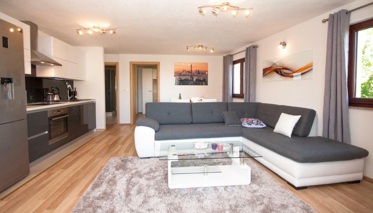 Apartmani Ivan Kaštela Exteriör bild